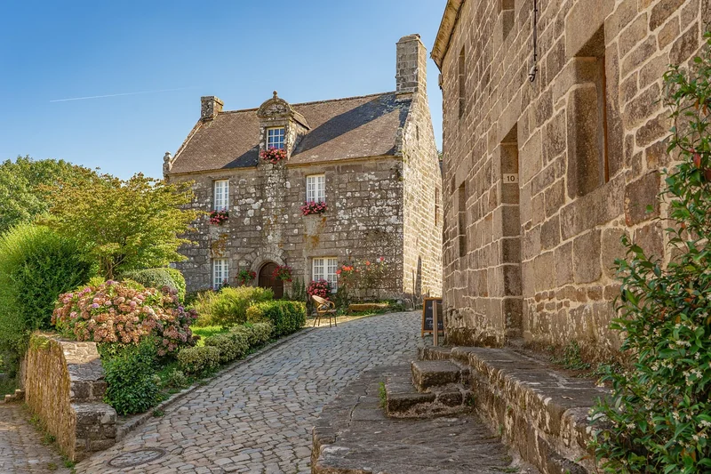 Comparaison : combien coûtent les maisons d’autres constructeurs dans le Finistère ?