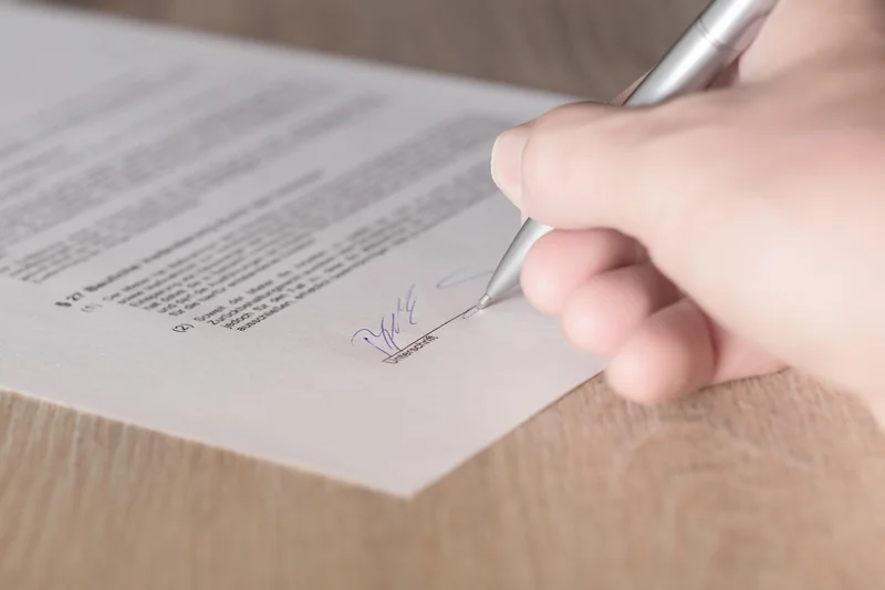 Qui peut signer en P.O. ?