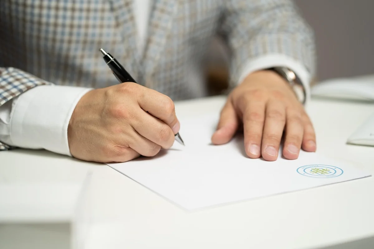 Comment souscrire et résilier sans se faire avoir